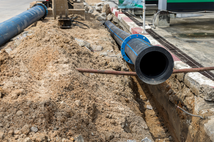 Trenchless pipe replacement equipment